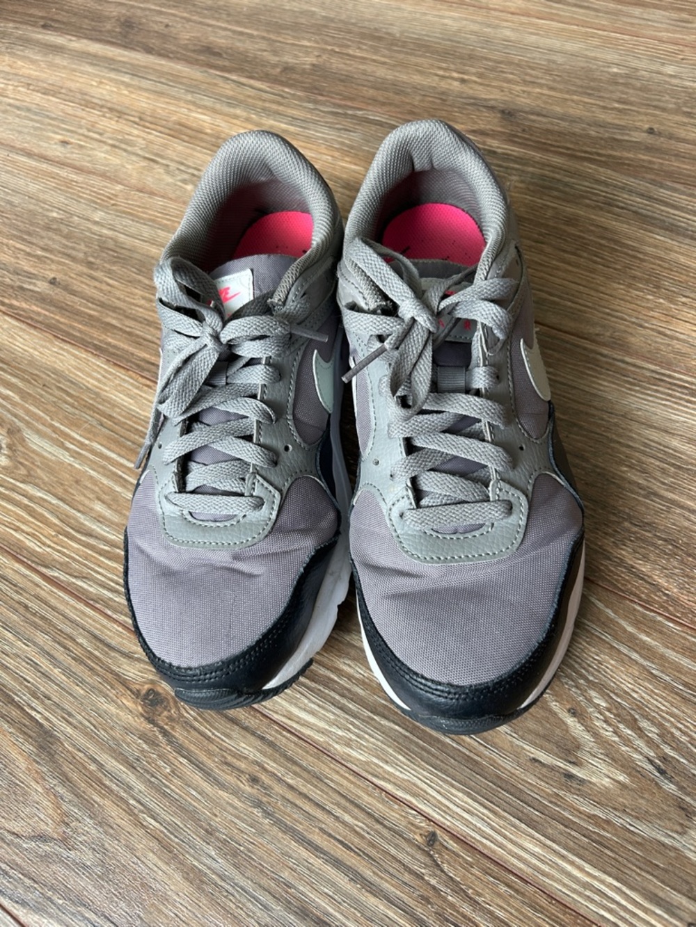 Nike Women’s Gray, Black and Pink Air max - Picture 4 of 5